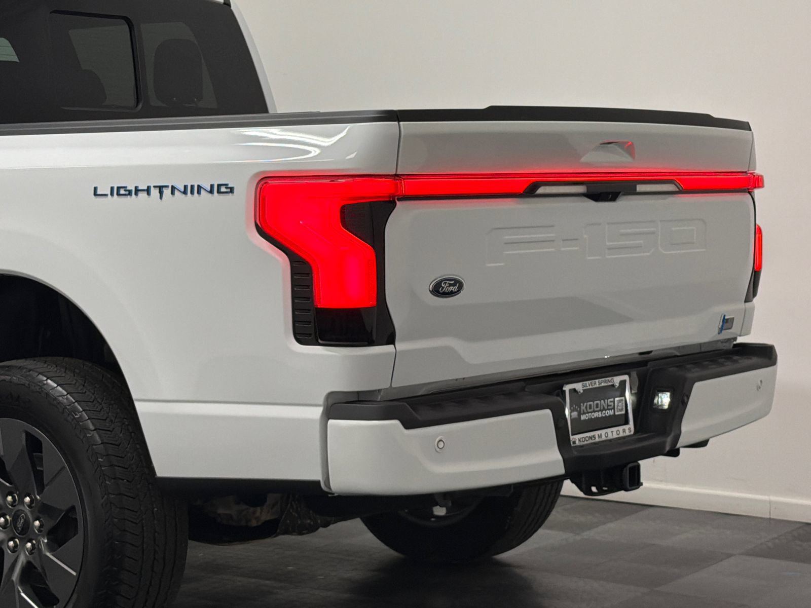 Used 2023 Ford F150 Lightning Lariat AWD/4WD image 7