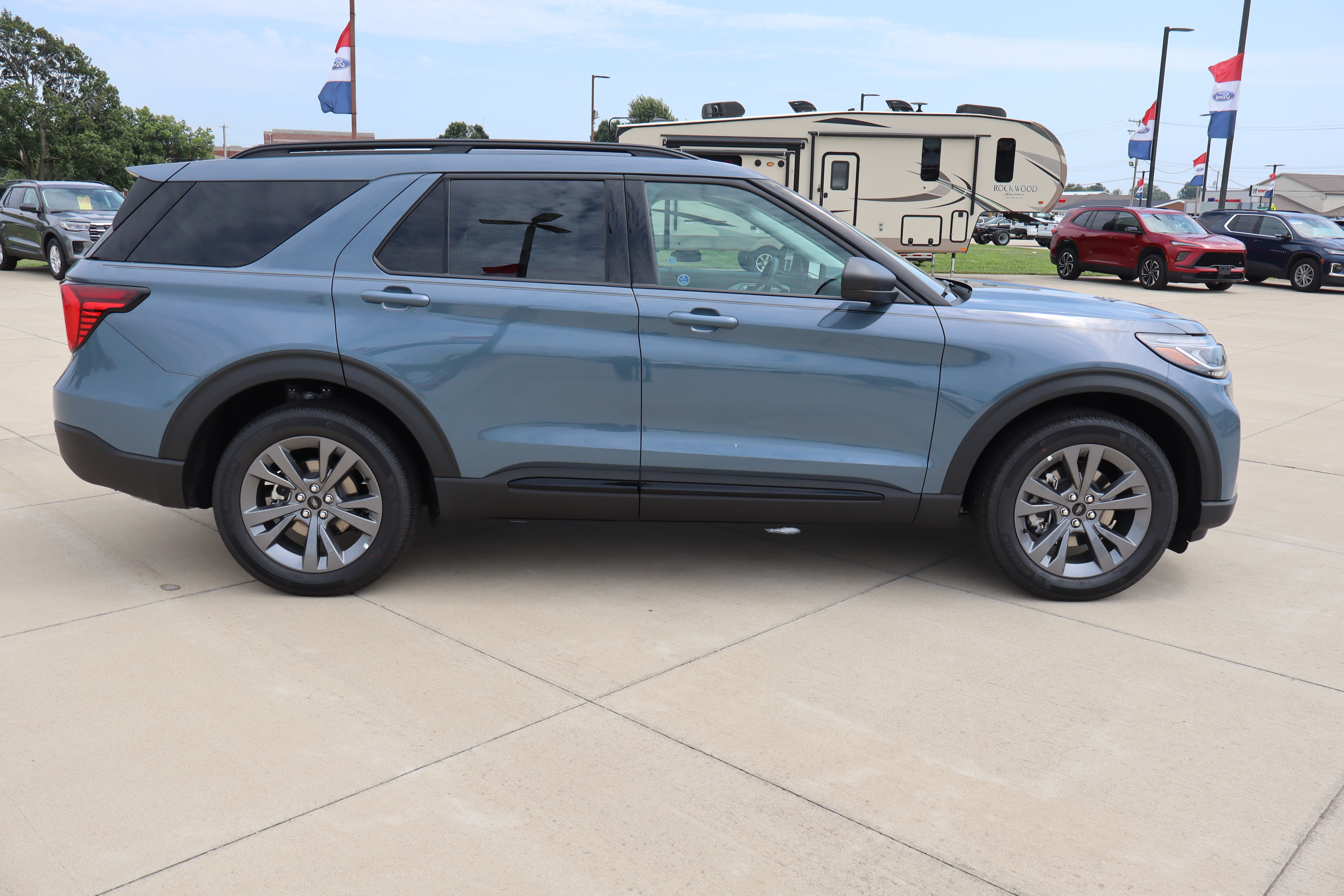 New 2026 Ford Explorer Active w/ Active Comfort Package AWD/4WD image 4