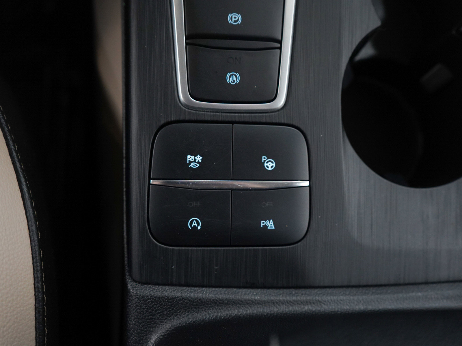 Used 2020 Ford Escape Titanium image 25