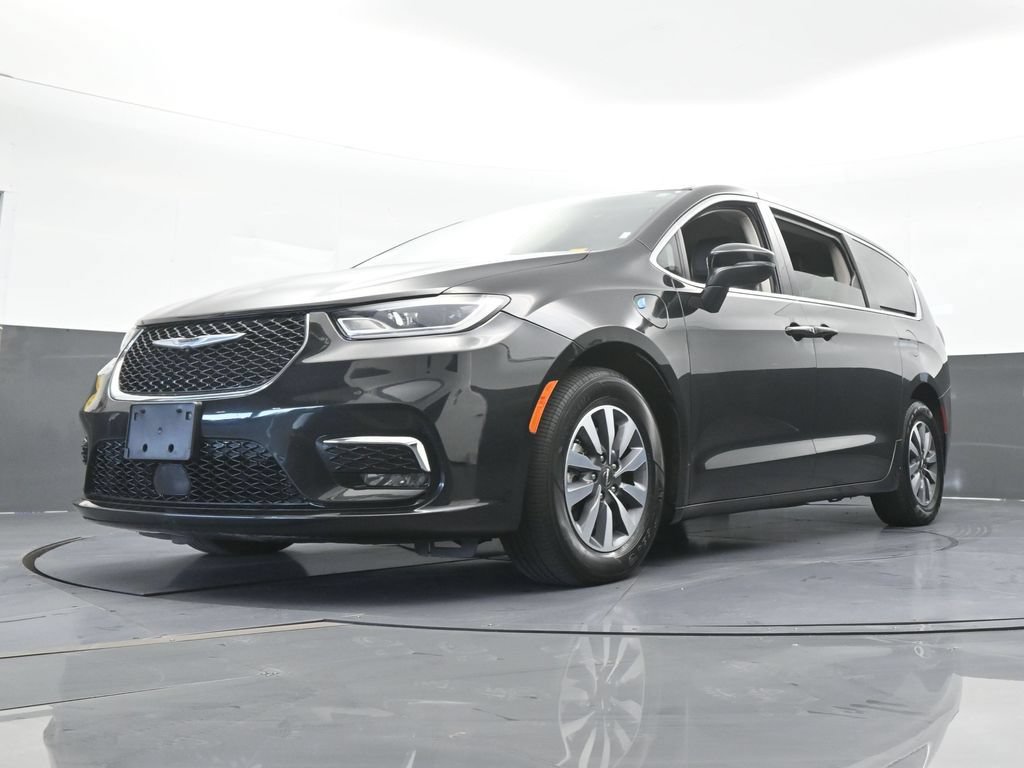 Used 2023 Chrysler Pacifica Touring-L FWD image 55