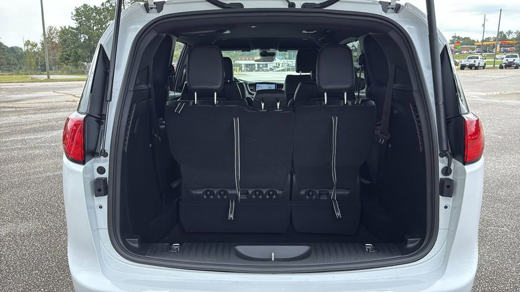 New 2026 Chrysler Voyager LX image 11