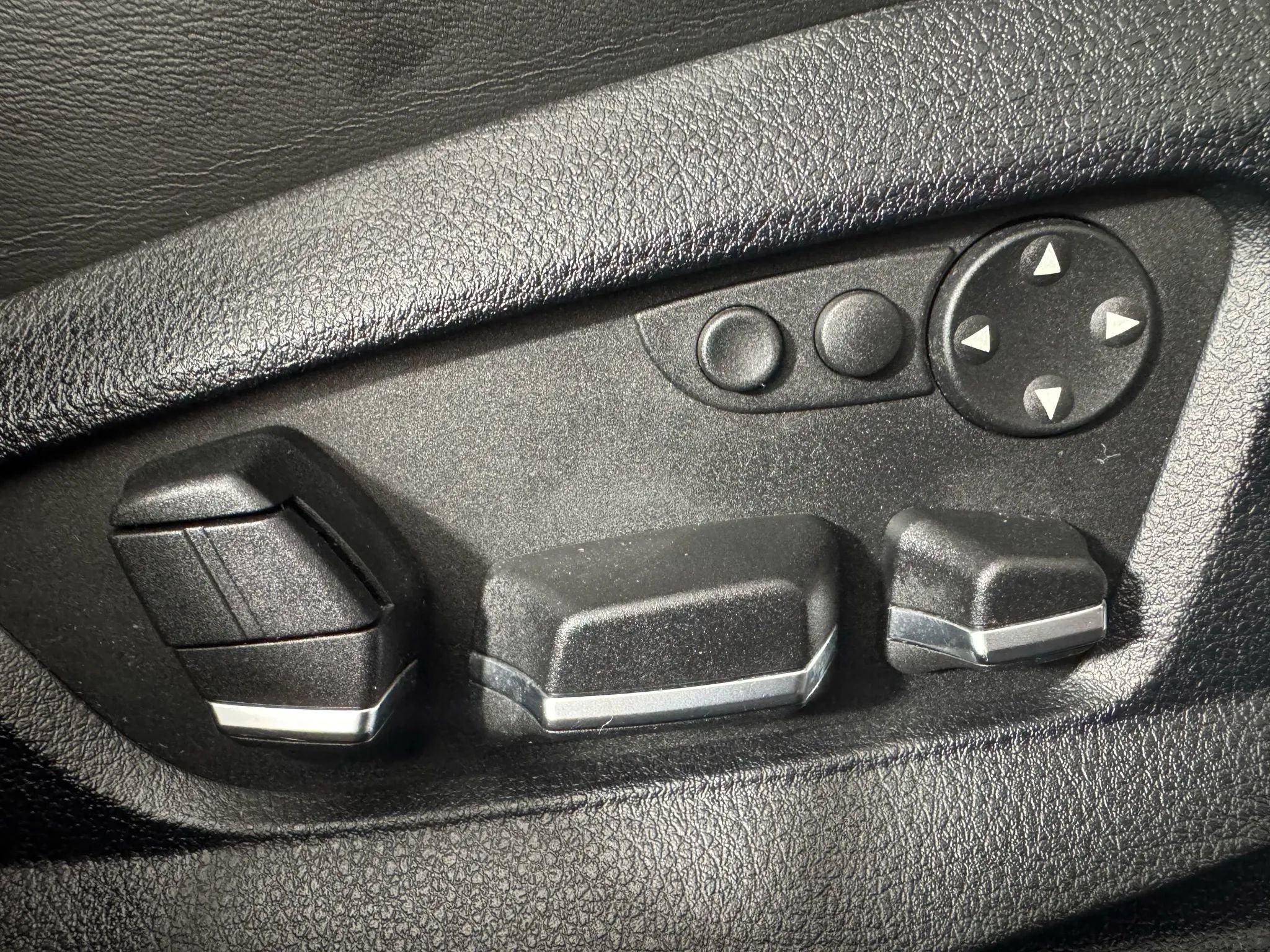 Used 2011 BMW 750Li xDrive image 35