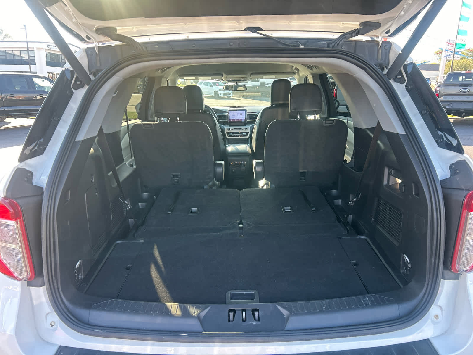 Used 2023 Ford Explorer XLT w/ Equipment Group 202A image 7