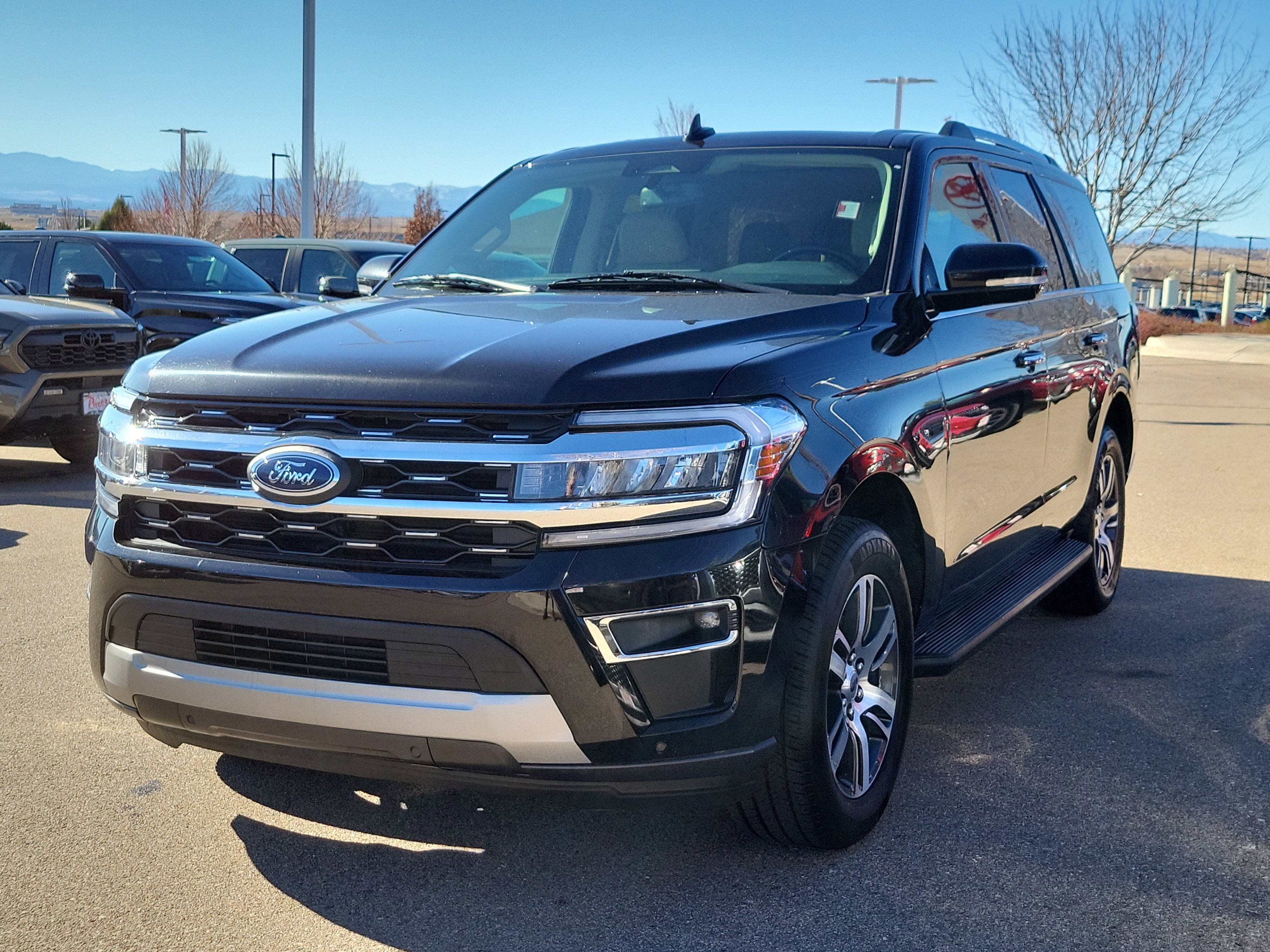 Used 2024 Ford Expedition Limited image 4