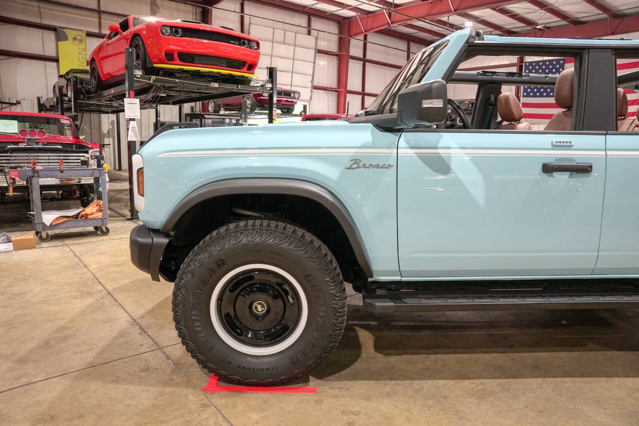 Used 2023 Ford Bronco Heritage Edition AWD/4WD image 3