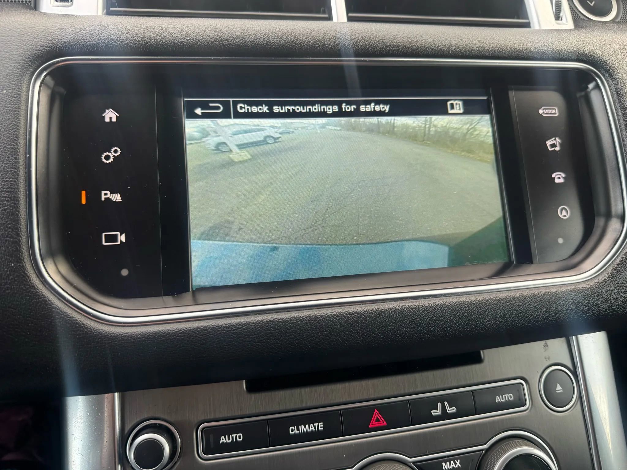 Used 2016 Land Rover Range Rover Sport SE image 28