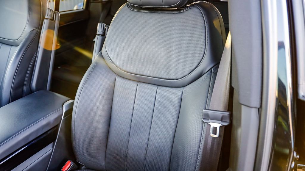 Used 2023 Land Rover Range Rover SE image 30