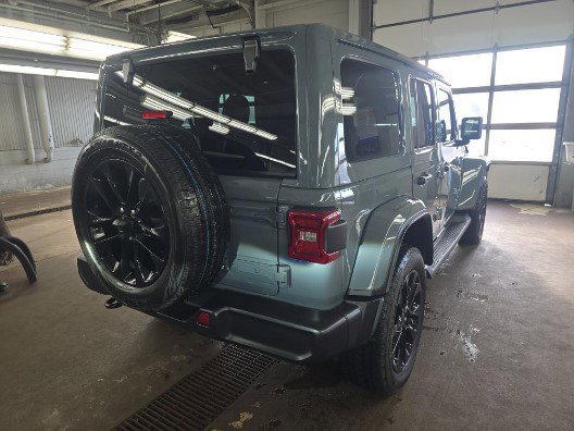 Used 2025 Jeep Wrangler Sahara image 4