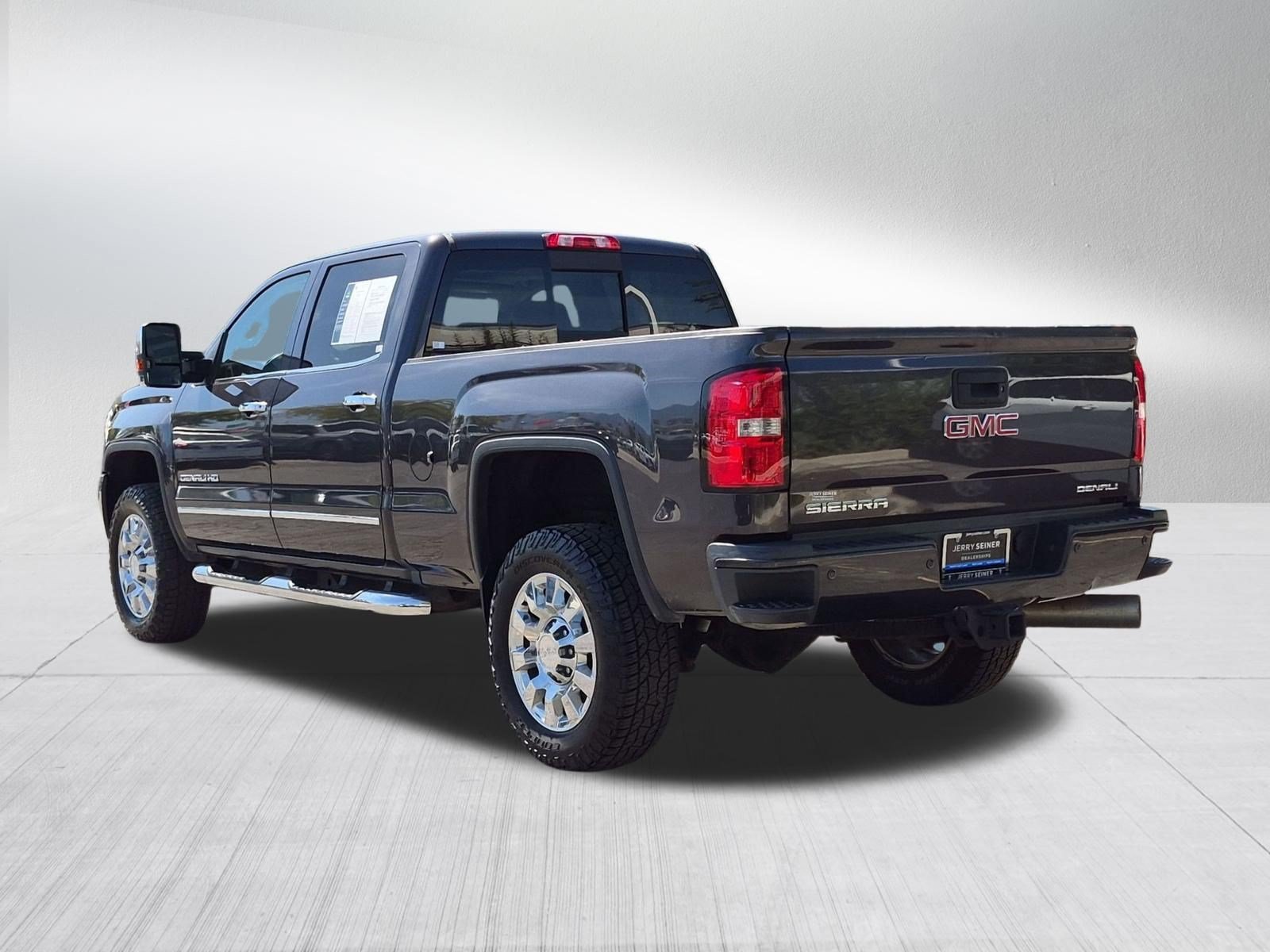 Used 2016 GMC Sierra 2500 Denali w/ Duramax Plus Package AWD/4WD image 3