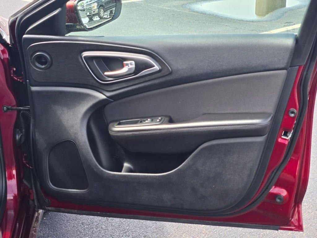 Used 2015 Chrysler 200 Limited w/ Convenience Group FWD image 5