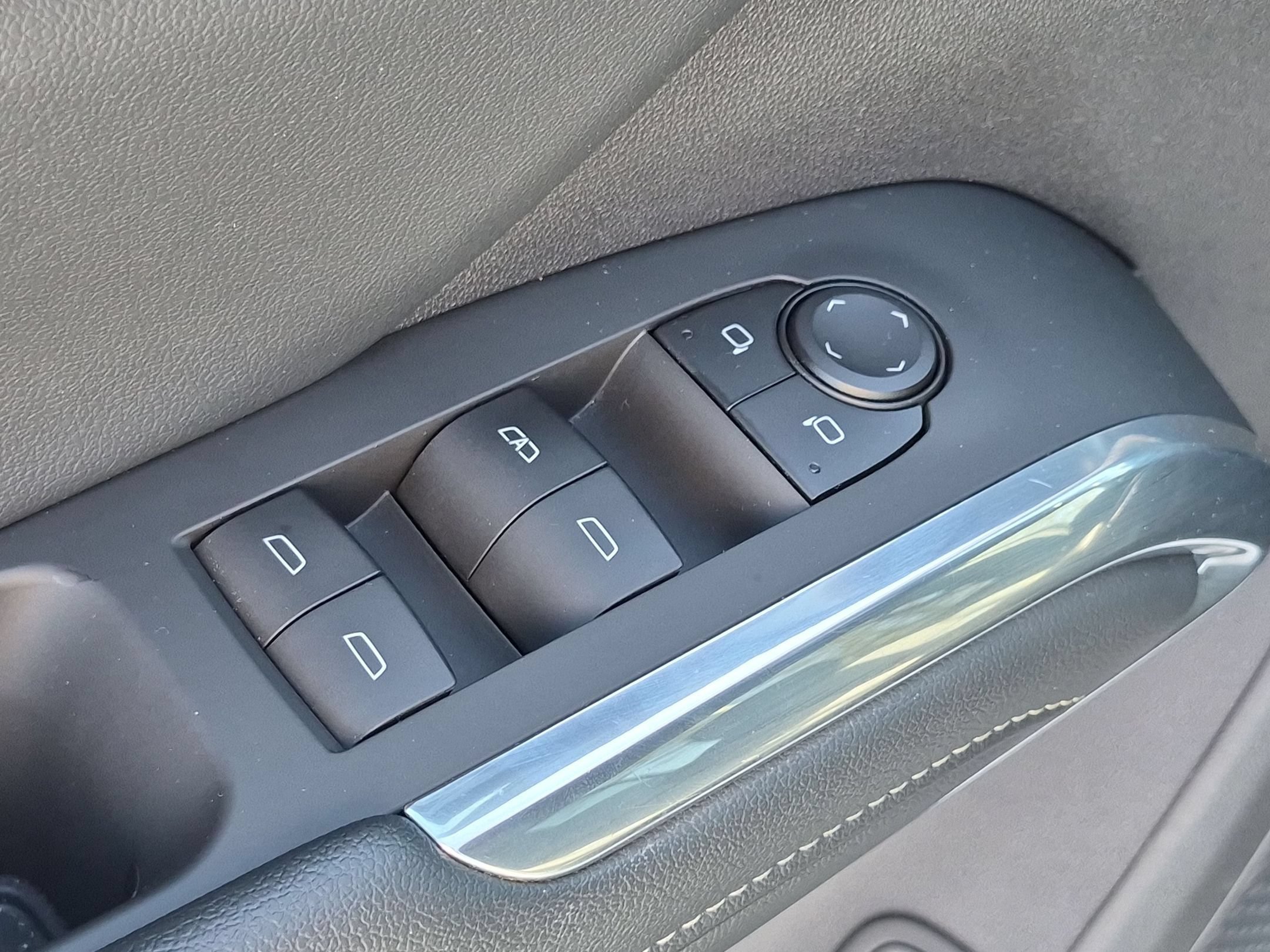 Used 2025 Chevrolet Traverse LT FWD image 13