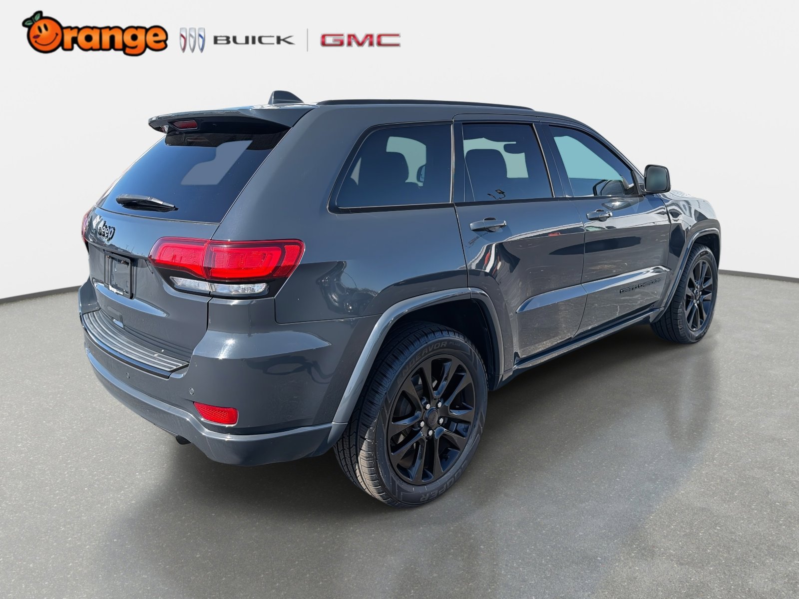Used 2018 Jeep Grand Cherokee Altitude image 3
