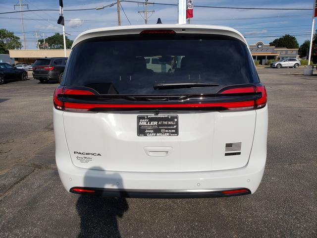 New 2027 Chrysler Pacifica Select FWD image 4