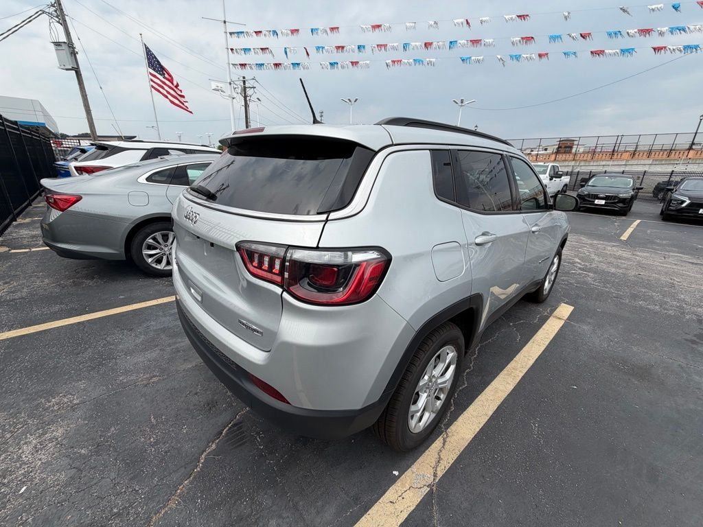Used 2024 Jeep Compass Latitude AWD/4WD image 38