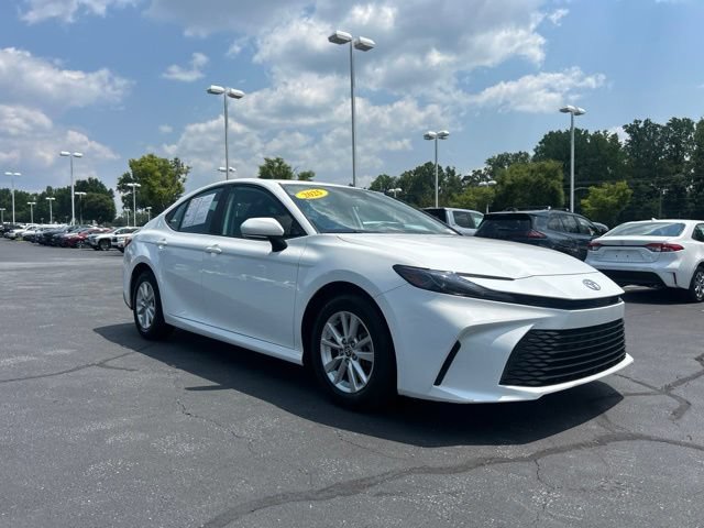 Used 2025 Toyota Camry LE FWD image 4