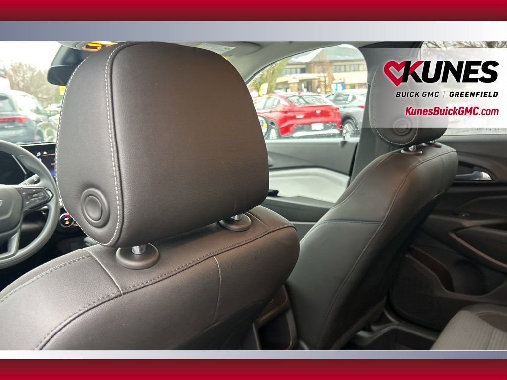 Used 2025 Chevrolet Trax LT image 34