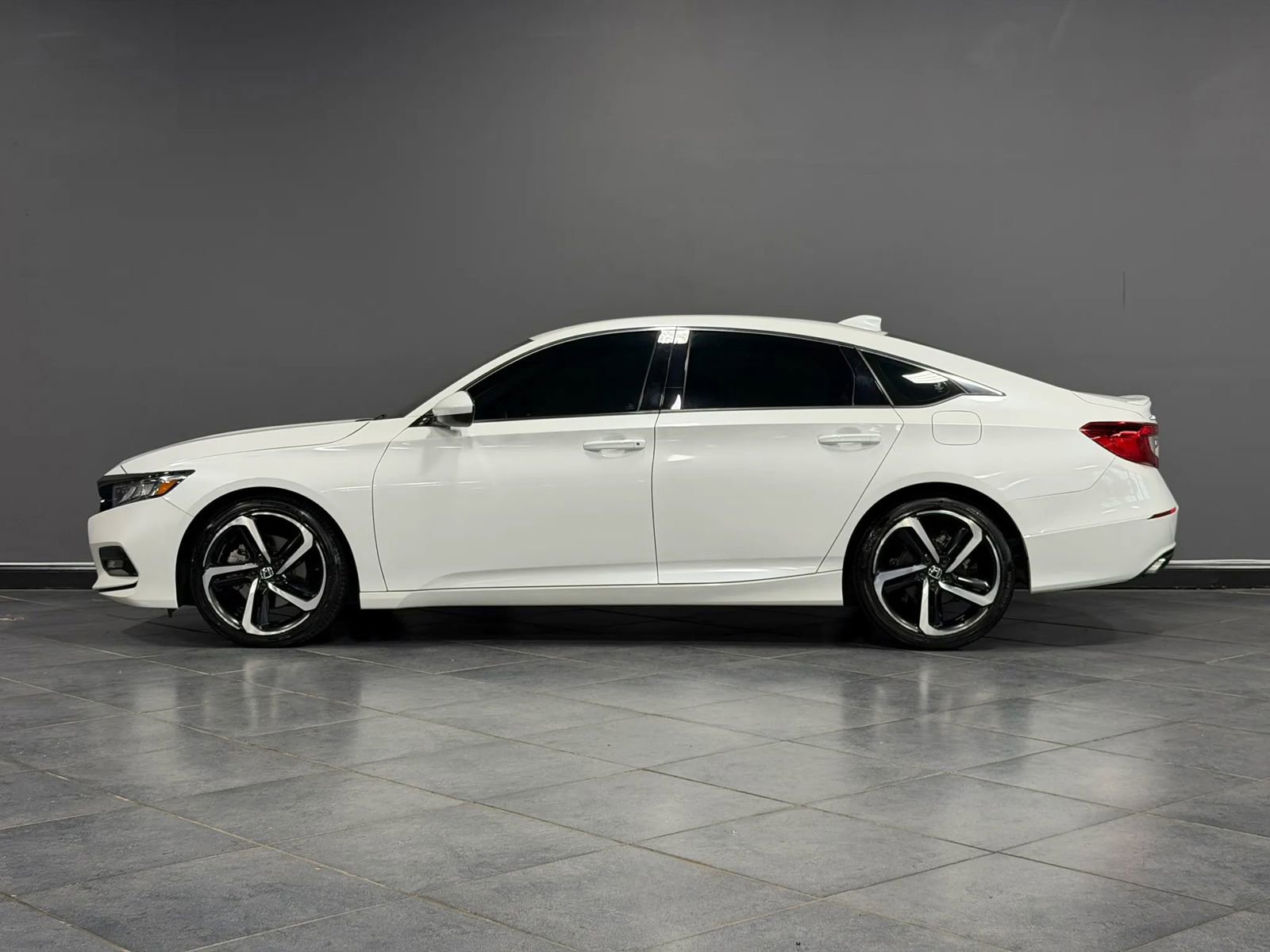 Used 2020 Honda Accord Sport image 9