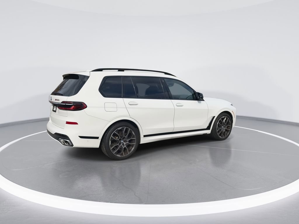 Used 2025 BMW X7 M60i image 8