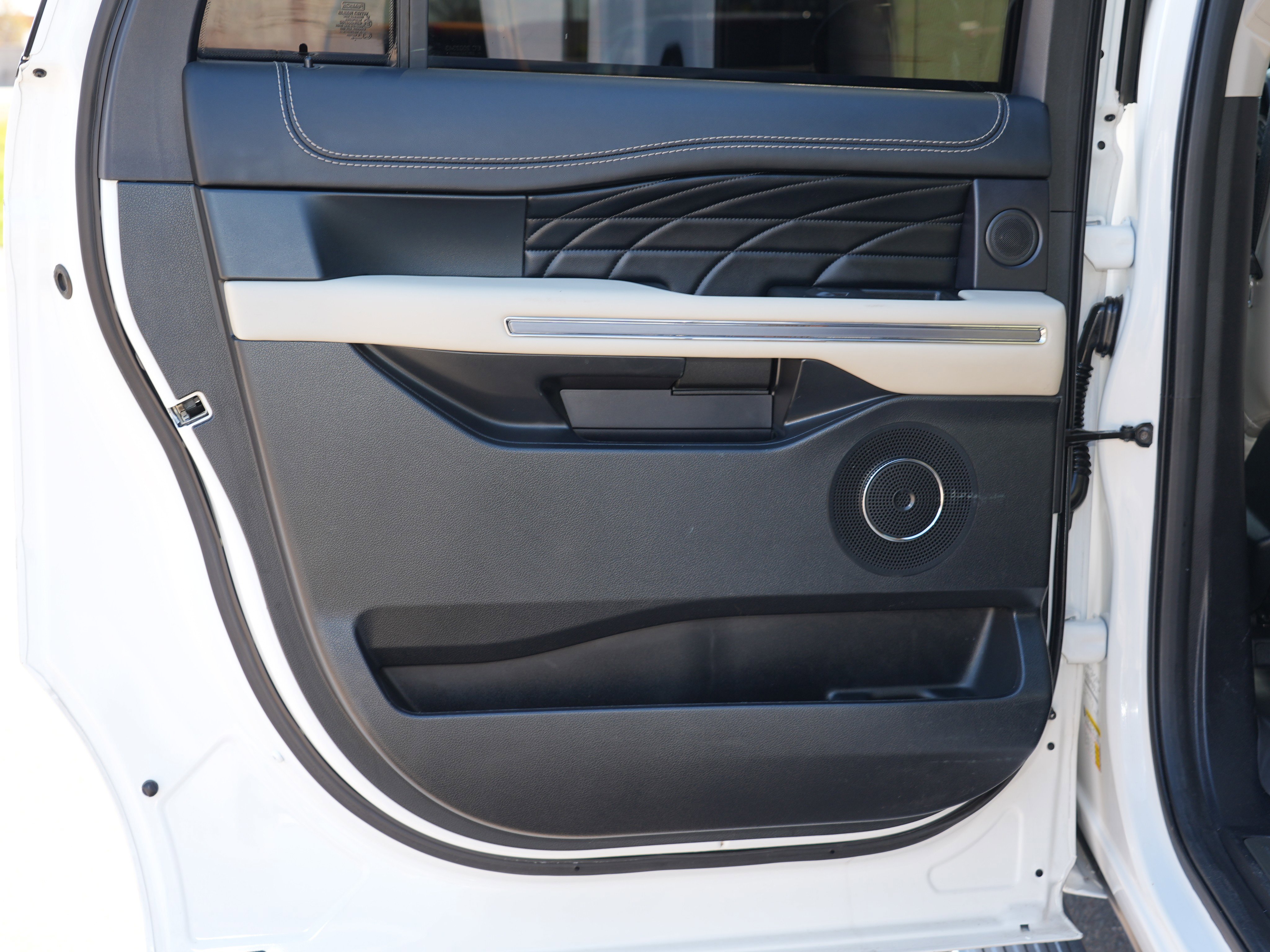 Used 2021 Ford Expedition Max Platinum AWD/4WD image 19