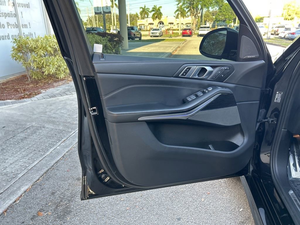 Used 2024 BMW X7 xDrive40i w/ M Sport Package image 55