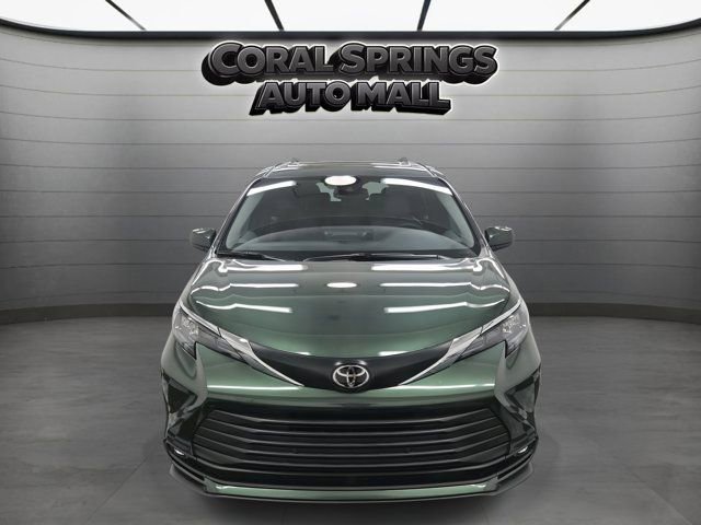 Used 2026 Toyota Sienna XLE image 2