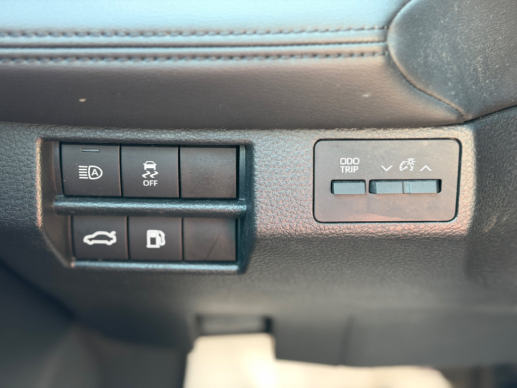 Used 2022 Toyota Avalon XLE FWD image 6