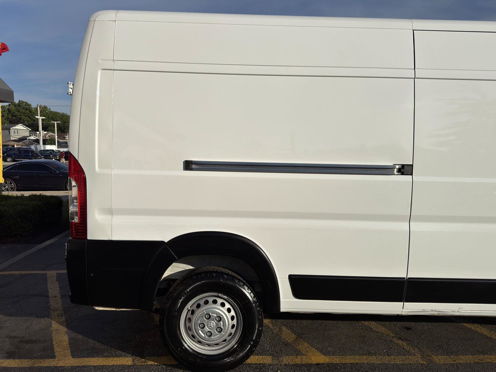 Used 2025 RAM ProMaster 2500 w/ Convenience Group FWD image 10