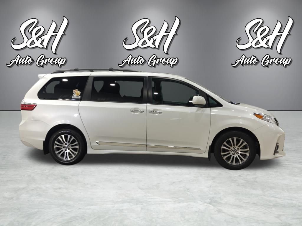 Used 2020 Toyota Sienna XLE w/ XLE Navigation Package FWD image 19