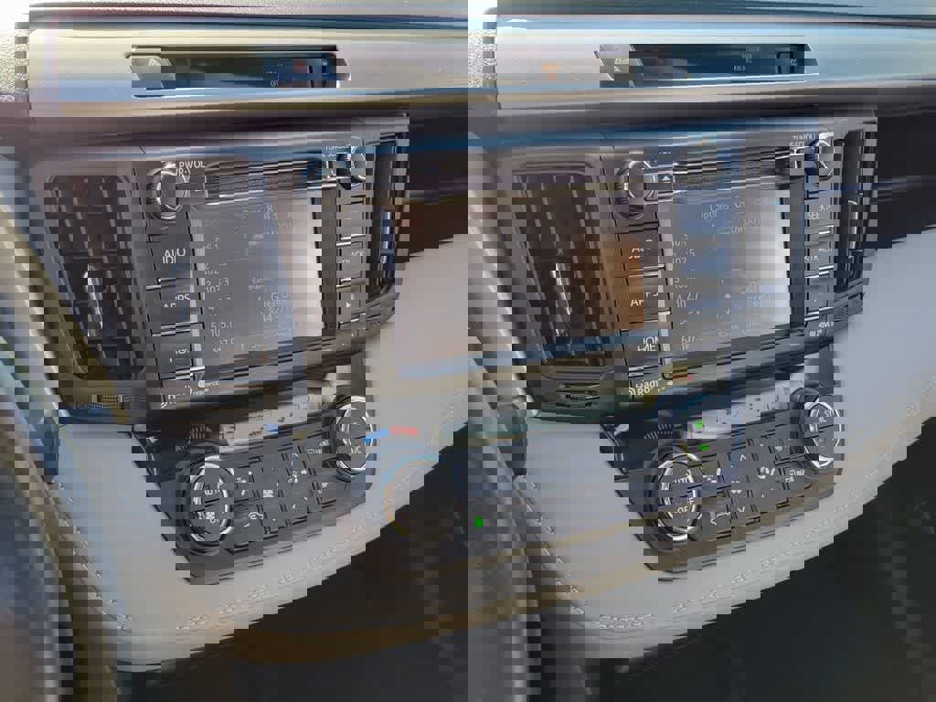 Used 2016 Toyota RAV4 XLE AWD/4WD image 23