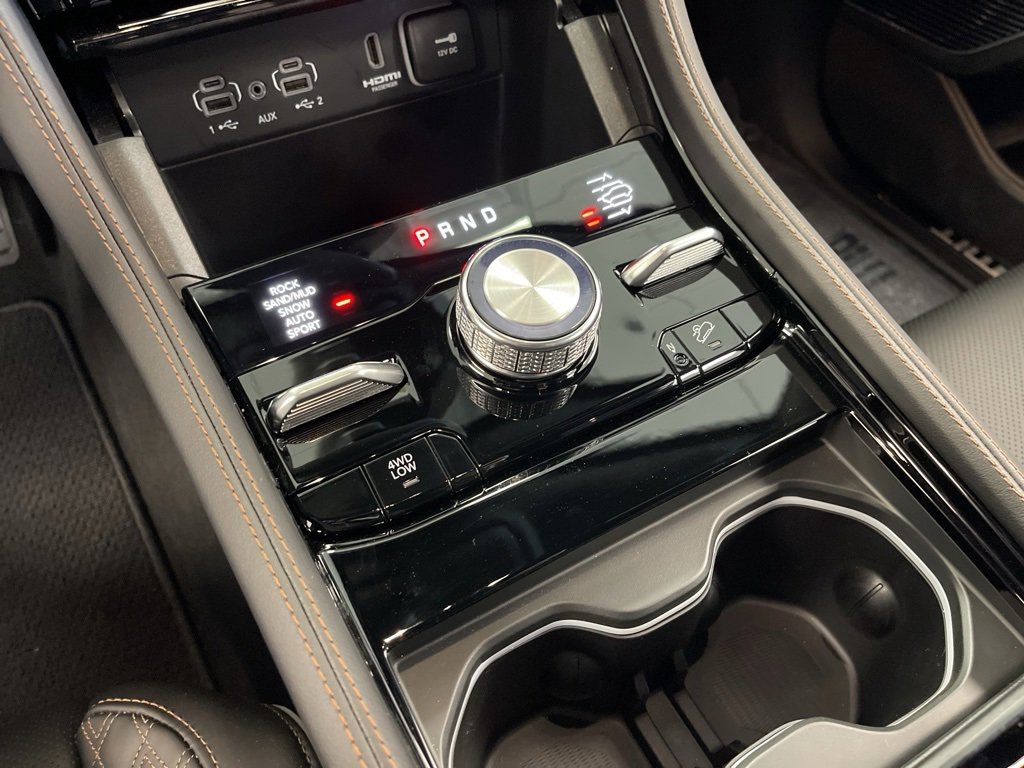 New 2025 Jeep Grand Cherokee Summit image 12