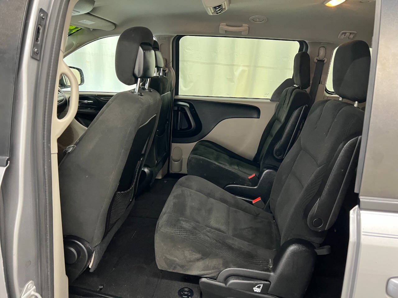 Used 2016 Dodge Grand Caravan SE w/ Quick Order Package 29E SE FWD image 9