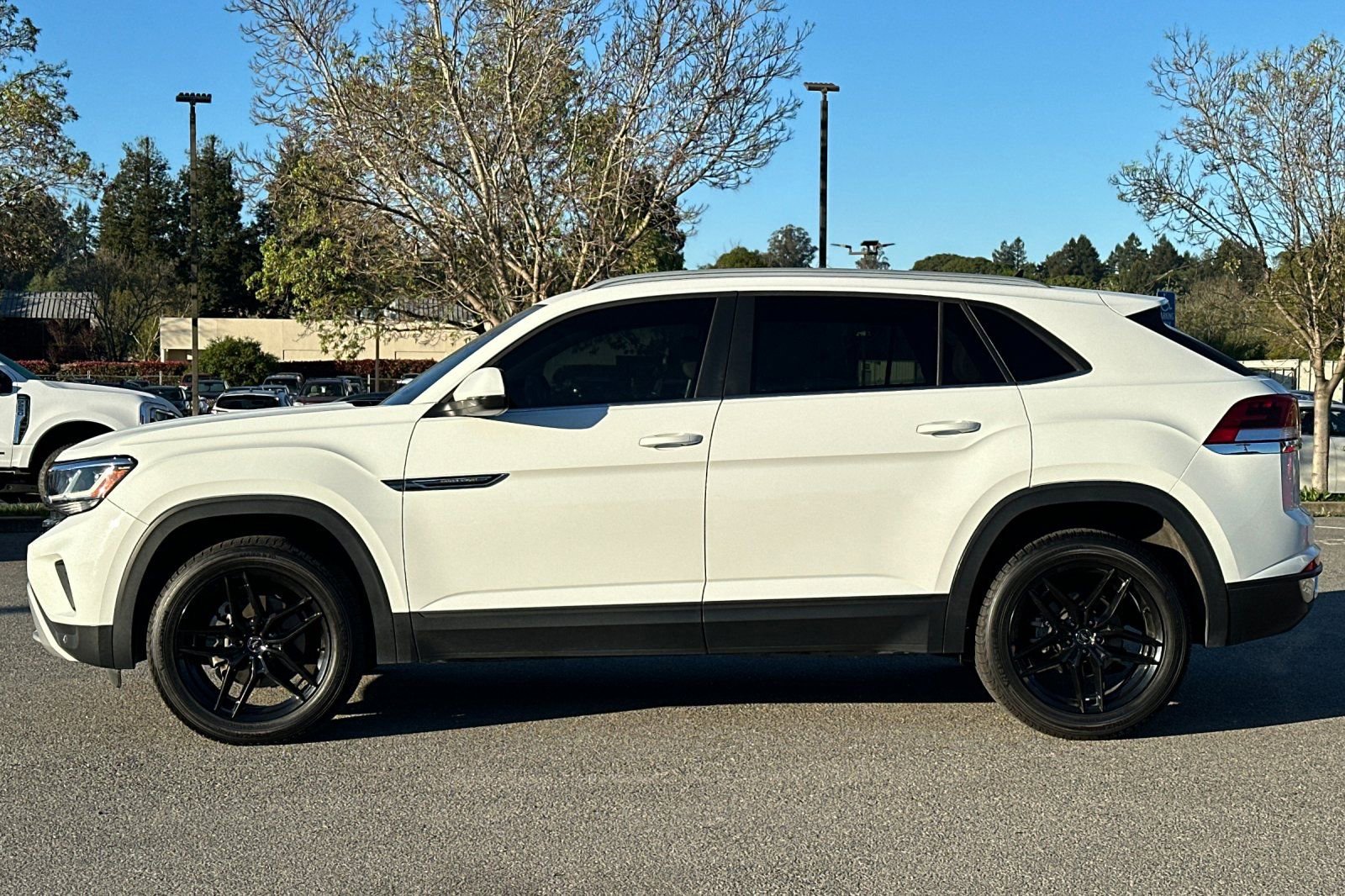 Used 2020 Volkswagen Atlas Cross Sport SE w/ Panoramic Sunroof Package image 7