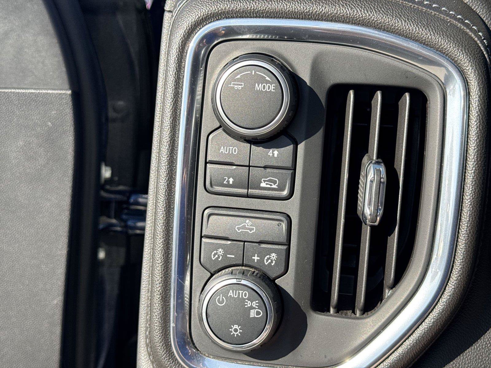 Used 2020 Chevrolet Silverado 1500 LT w/ All-Star Edition AWD/4WD image 17