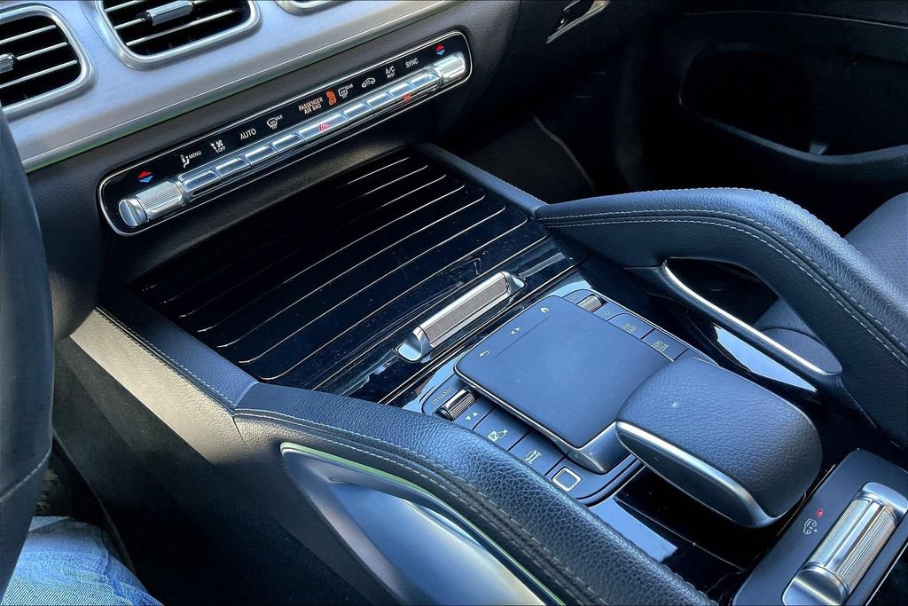 Used 2025 Mercedes-Benz GLS 450 4MATIC image 11