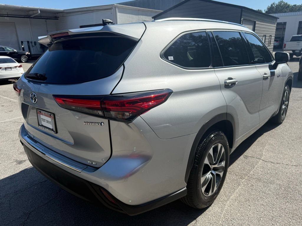 Used 2021 Toyota Highlander XLE FWD image 4