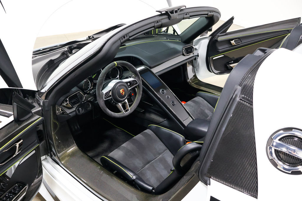Used 2015 Porsche 918 Spyder image 40