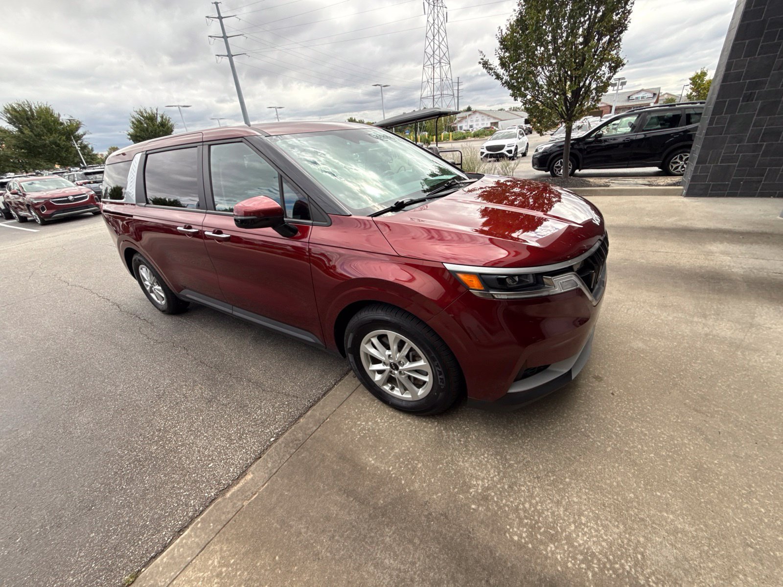 Used 2024 Kia Carnival LX FWD image 29