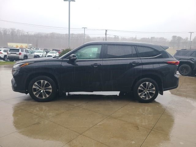 Used 2024 Toyota Highlander XLE image 4
