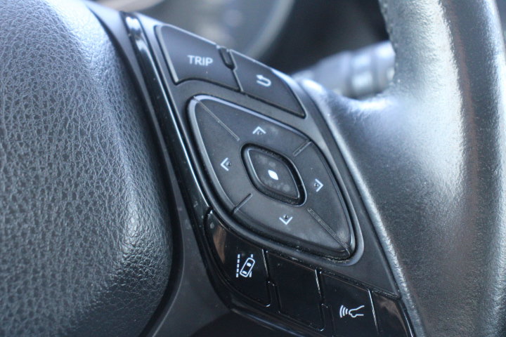 Used 2021 Toyota C-HR XLE FWD image 21
