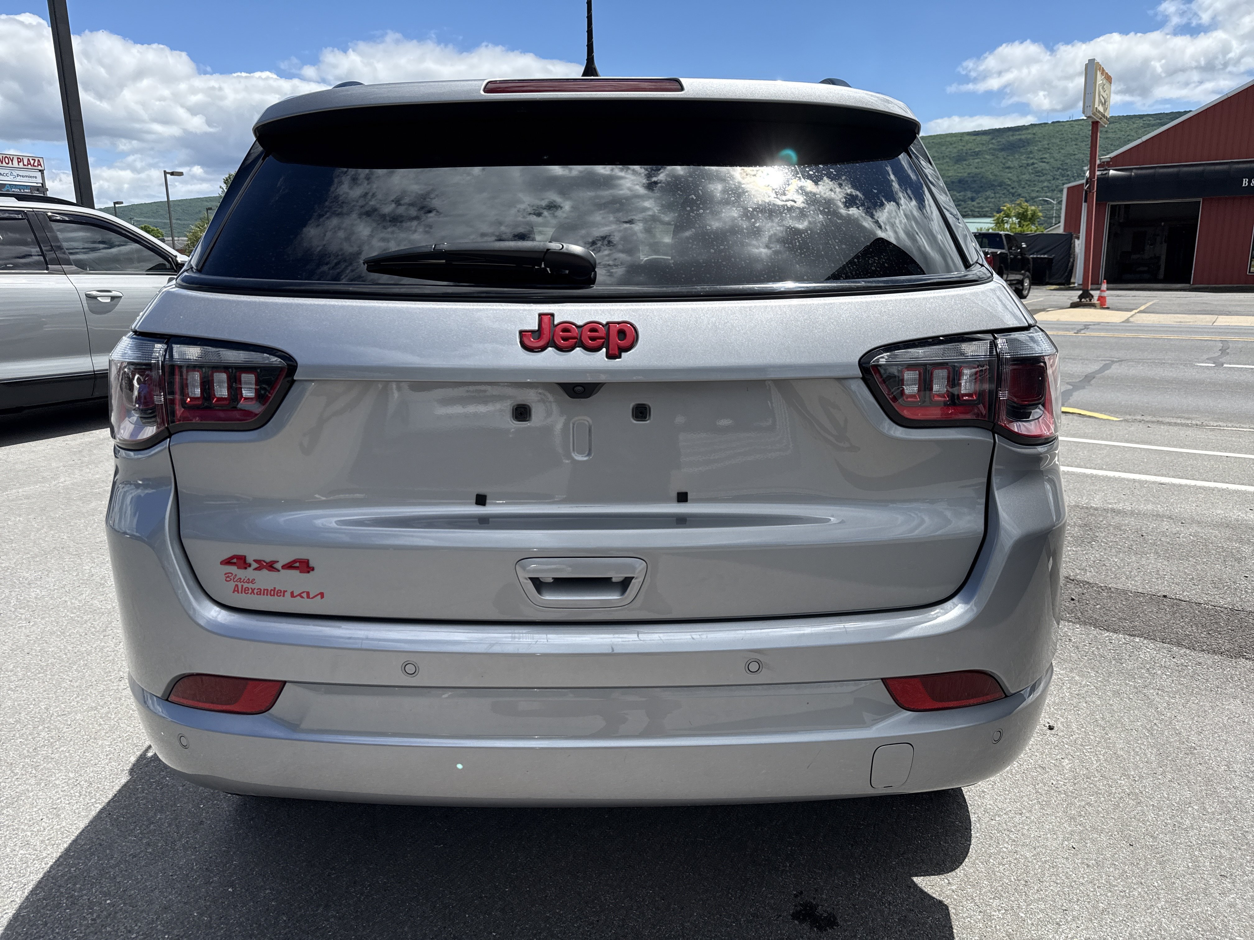 Used 2023 Jeep Compass Limited AWD/4WD video 4