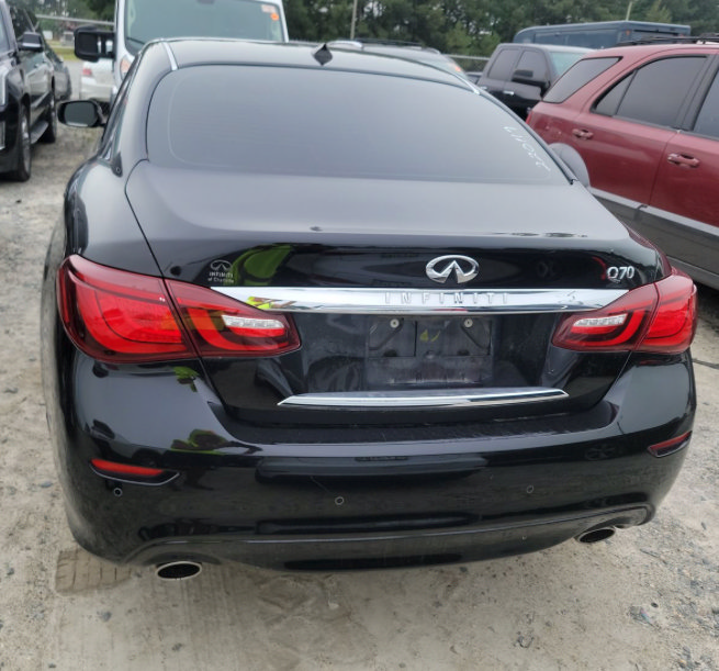Used 2016 INFINITI Q70 3.7 RWD image 8