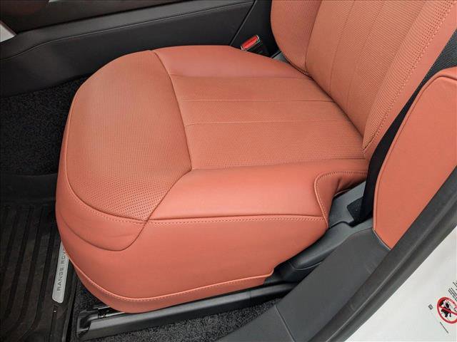 New 2024 Land Rover Range Rover SV image 4