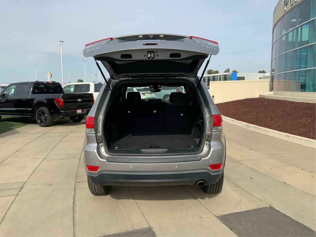 Used 2017 Jeep Grand Cherokee Laredo image 12