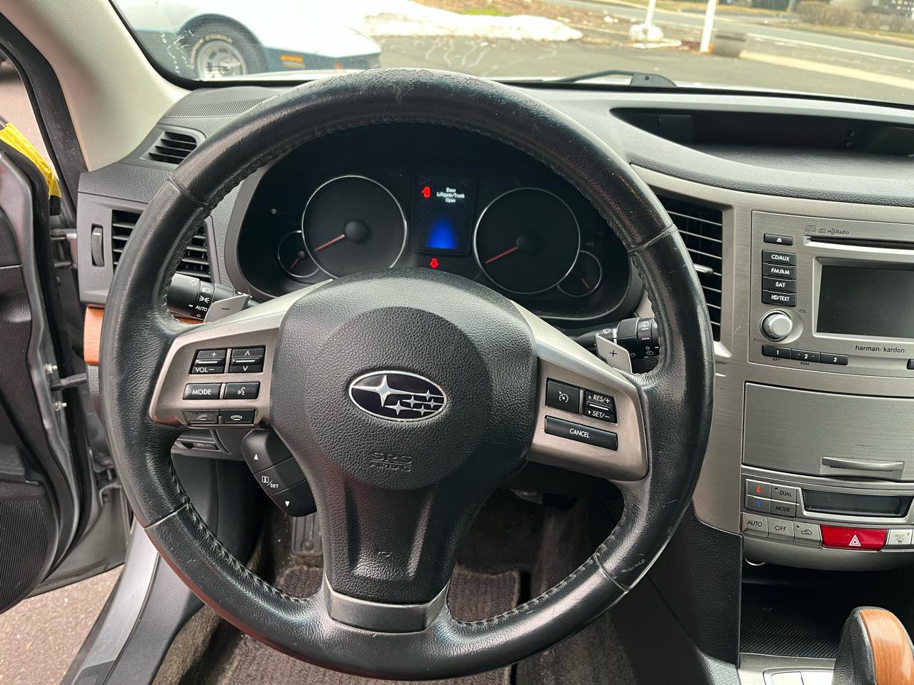 Used 2013 Subaru Outback 2.5i Limited w/ Moonroof Pkg AWD/4WD image 12