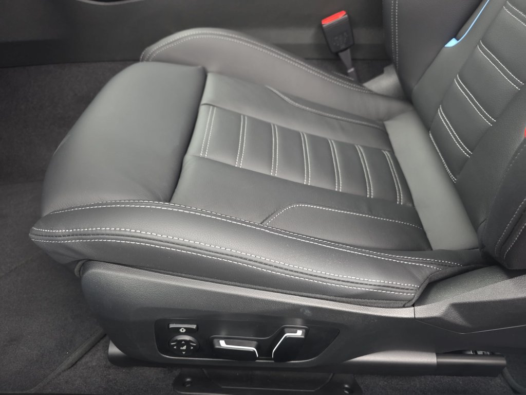New 2026 BMW M2 w/ Lighting Package RWD image 27