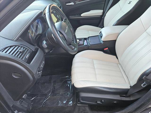 Used 2017 Chrysler 300 S w/ 300S Premium Group RWD image 19