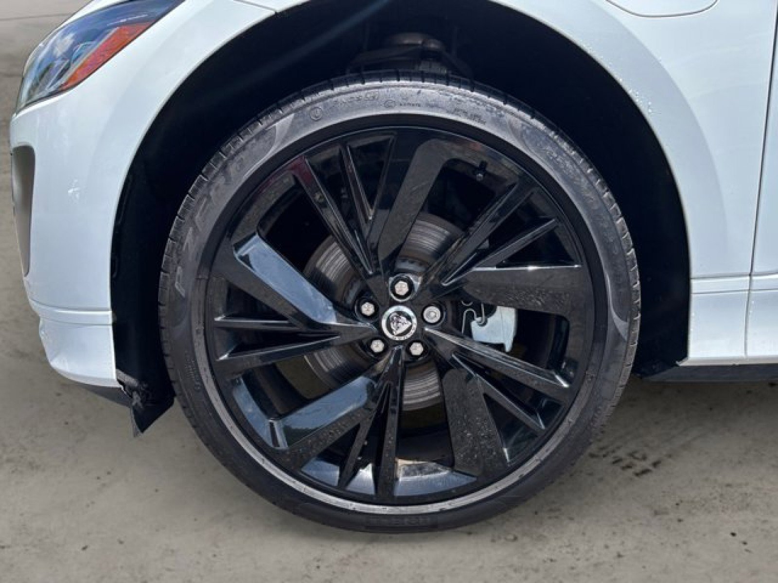 Used 2024 Jaguar I-PACE R-Dynamic HSE image 9