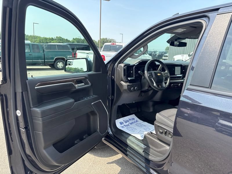 Used 2024 Chevrolet Silverado 1500 LT AWD/4WD image 17