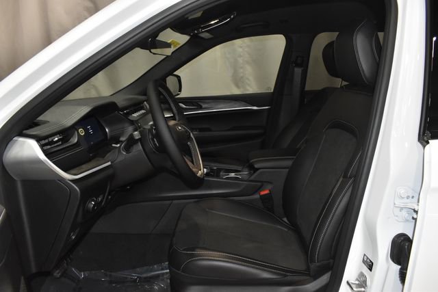 New 2026 Jeep Grand Cherokee Altitude image 10