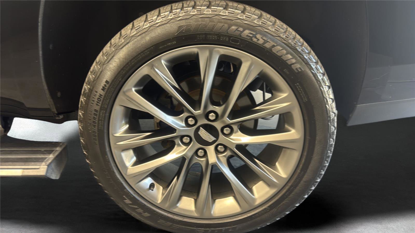 Used 2020 Cadillac Escalade Platinum w/ Escalade Sport Edition AWD/4WD image 29